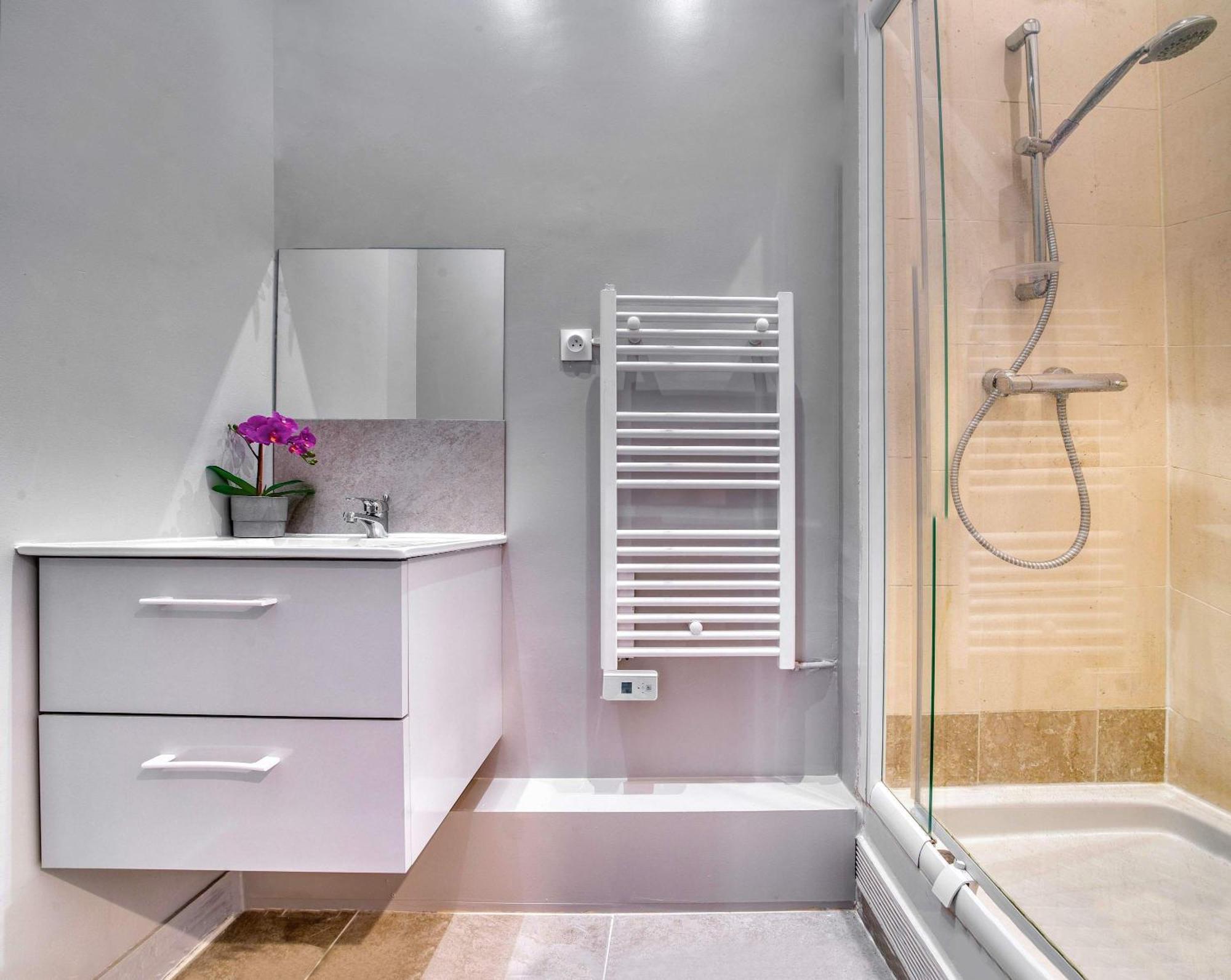 Renovated Champs-Elysees Retreat Apartment ปารีส ภายนอก รูปภาพ