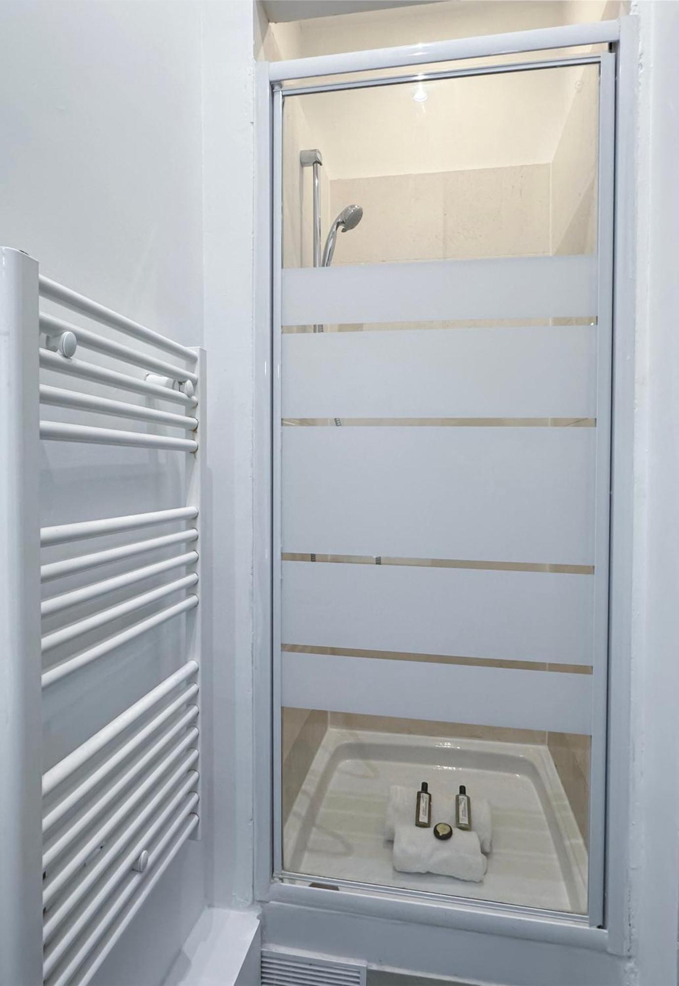 Renovated Champs-Elysees Retreat Apartment ปารีส ภายนอก รูปภาพ